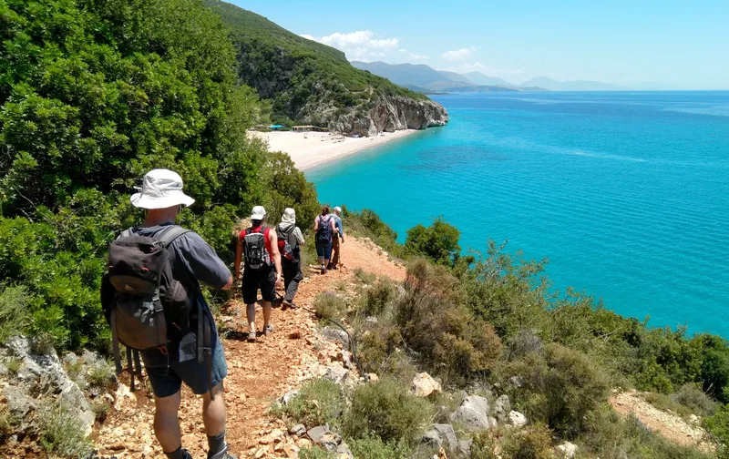 Walking (south-southeast) 7 nights-8 days